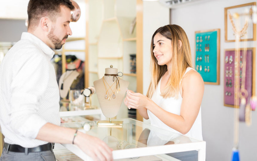 3 amazing retailers that sell customized engagement rings
