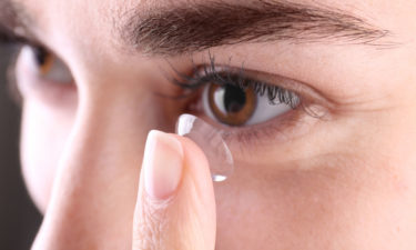 4 contact lenses to prevent discomfort caused by dry eyes
