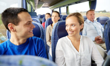 4 factors to consider while selecting a bus tour