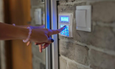 4 popular home security systems according to consumer reviews