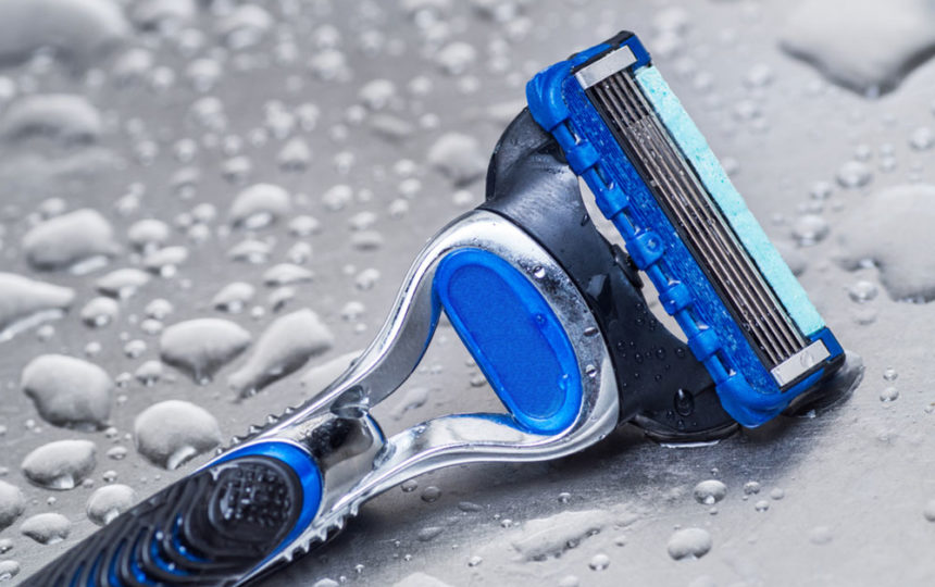 4 premium disposable razors perfect for sensitive skin