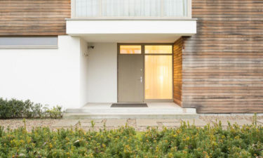 4 things to consider when choosing a replacement door