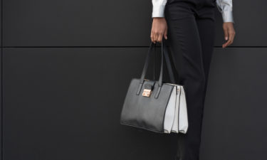 5 Reasons to Visit a Designer Handbags Sale
