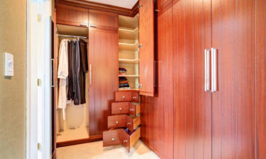 5 tips to choose the right bedroom closet system