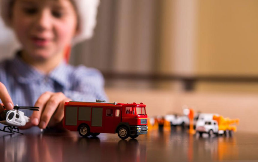 5 types of toys to boost creativity in your boys
