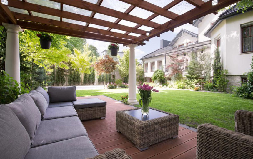 Accessories to accentuate your backyard patio designs
