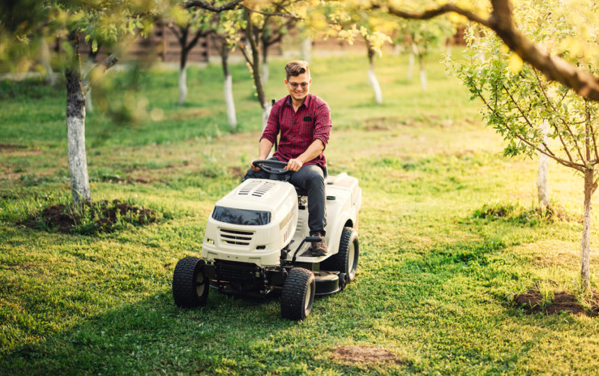 Advantages of Ride Lawn Mowers