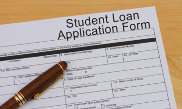 A must-read before applying for a parent student loan