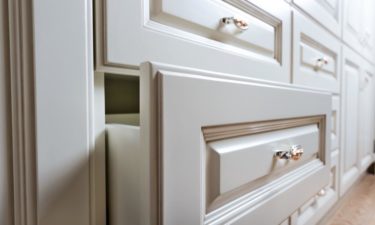Benefits of using curio cabinets at home and office