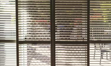 Decorate your windows with Roman shade pattern