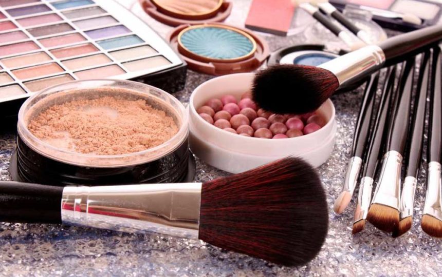 Essential Components of a Makeup Kit, free mascara samples, huda beauty desert dusk eyeshadow palette, good liquid foundation for oily skin