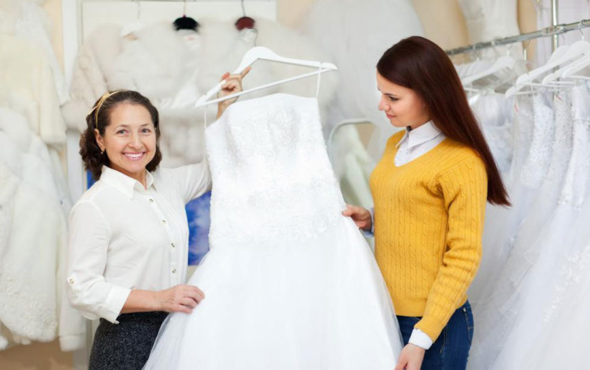 Four things to avoid while selecting wedding clothing