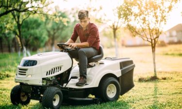 How John Deere Lawn tractors simplify your gardening work