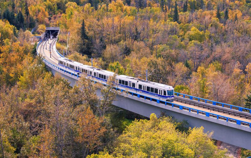 How to choose the best train tour for Canadian Rockies