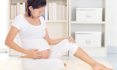 How to deal with swollen ankles and feet during pregnancy