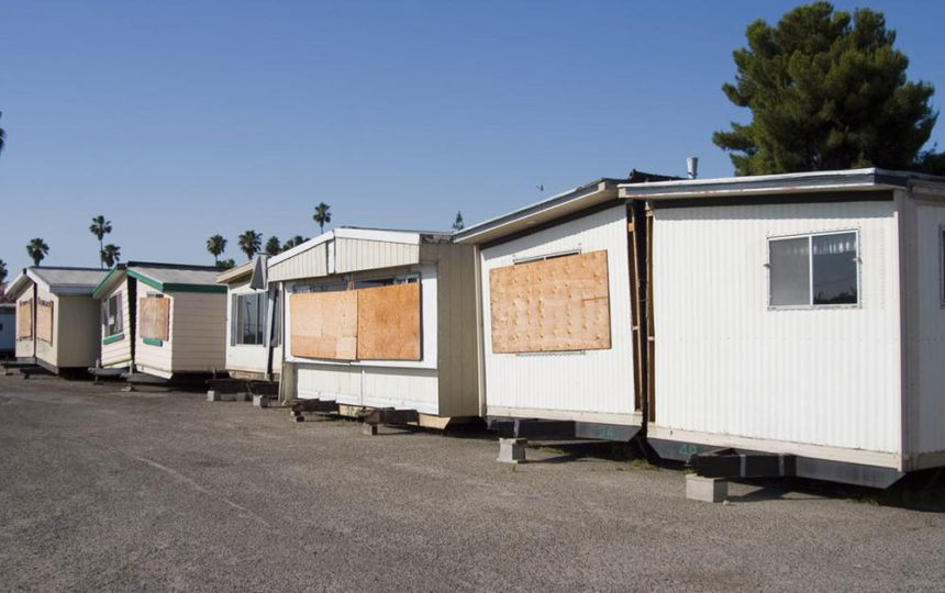 How to find mobile home movers