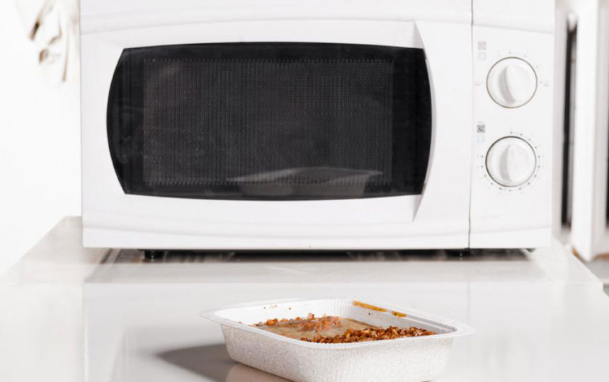 Pros and cons of gas and electric oven ranges