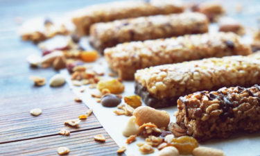 Reasons why you should snack on healthy bars