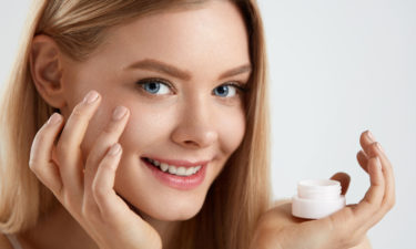 Tips to Choose the Right Skincare Products for Dry Skin