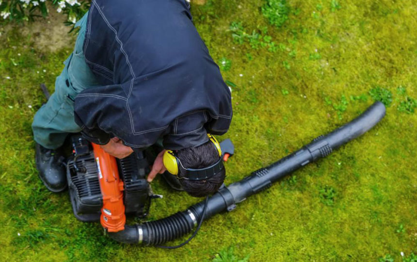 Tips to use a leaf blower effectively