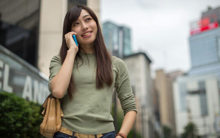 Top 2 international postpaid cell phone services for frequent travelers