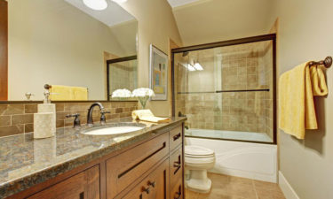 Types of bathtub doors to choose from