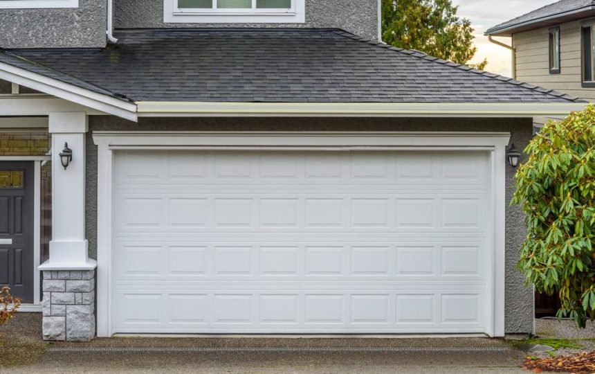 Vinyl and wooden garage door choices for modern houses