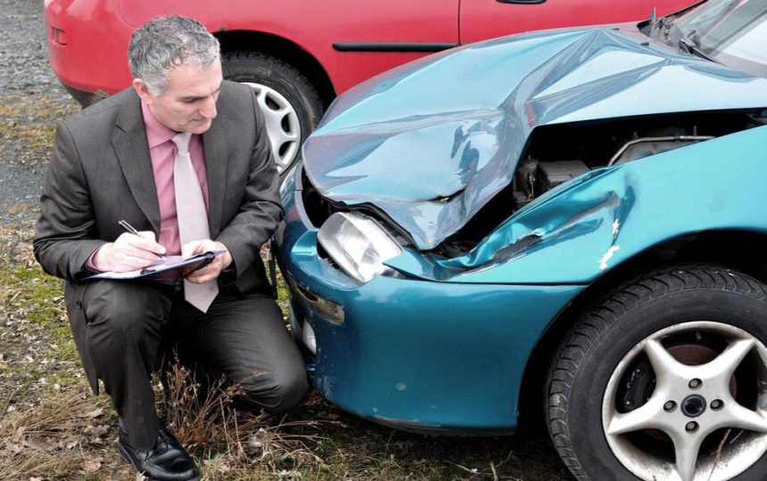 What should a car accident report mainly include