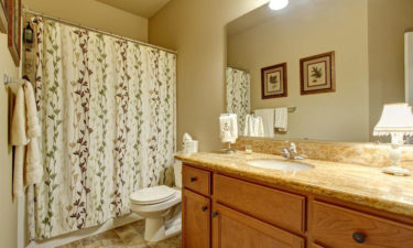 What type of curtains are best suited for bathrooms