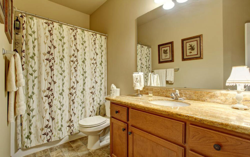 What type of curtains are best suited for bathrooms