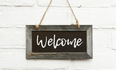 4 fun DIY ideas for making welcome signs