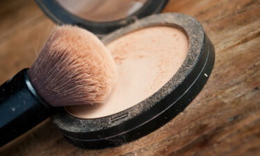 5 powder foundations that suit oily skin