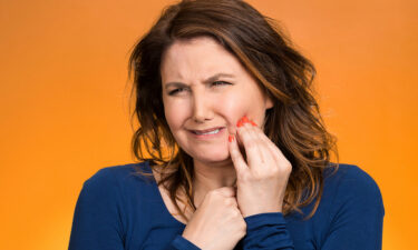 Symptoms and risks associated with mouth and teeth diseases